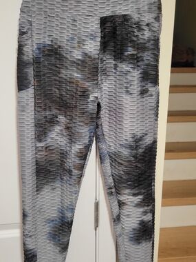 High-Waist Textured Gray Tie-Dye Leggings - Versatile Everyday Fit